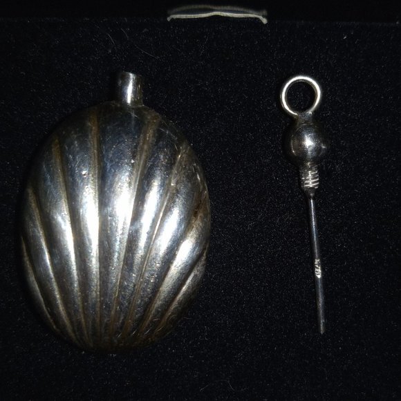 VINTAGE STERLING SILVER PERFUME PENDANT - Picture 5 of 6